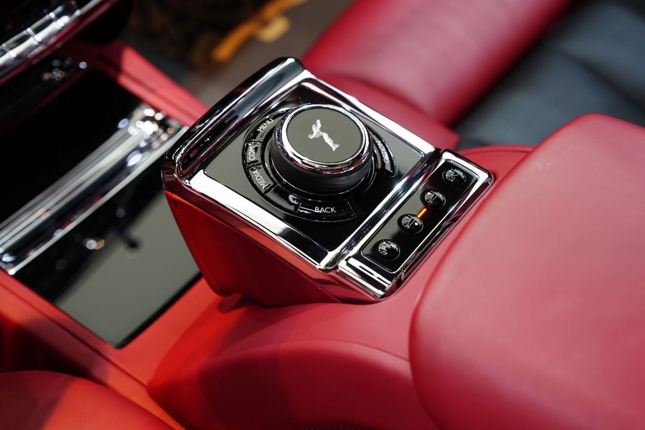Rolls Royce Phantom STANDARD Std 6.8L VIII, Bespoke Audio, Rear Entertainment, Brushed Steel Bonnet, GCC Specs!!