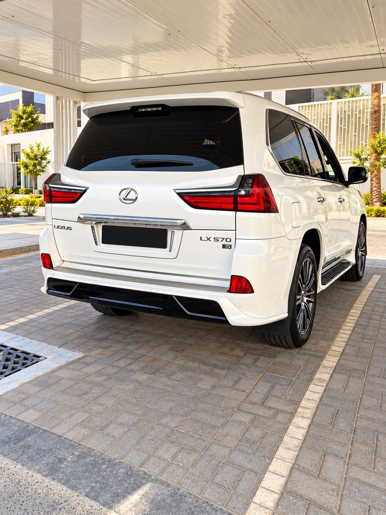 Lexus LX570 SIGNATURE (sport)