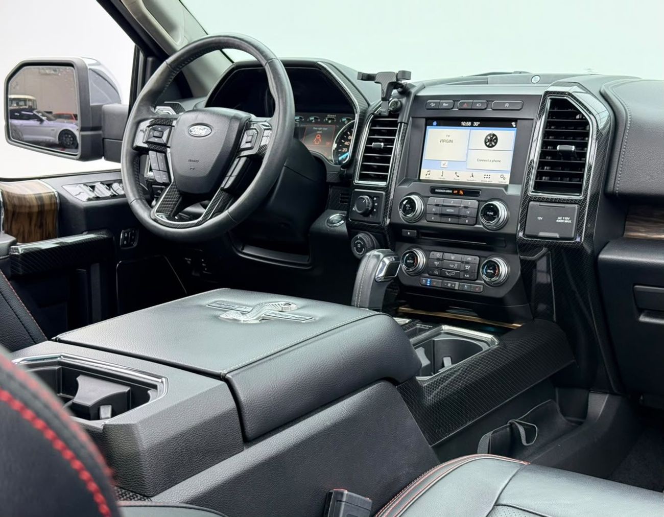 Ford F-150 CREW SHELBY 2018 Ford F150 Shelby, Full Ford Service History, Carbon Fiber Interior, Excellent Condition, GCC