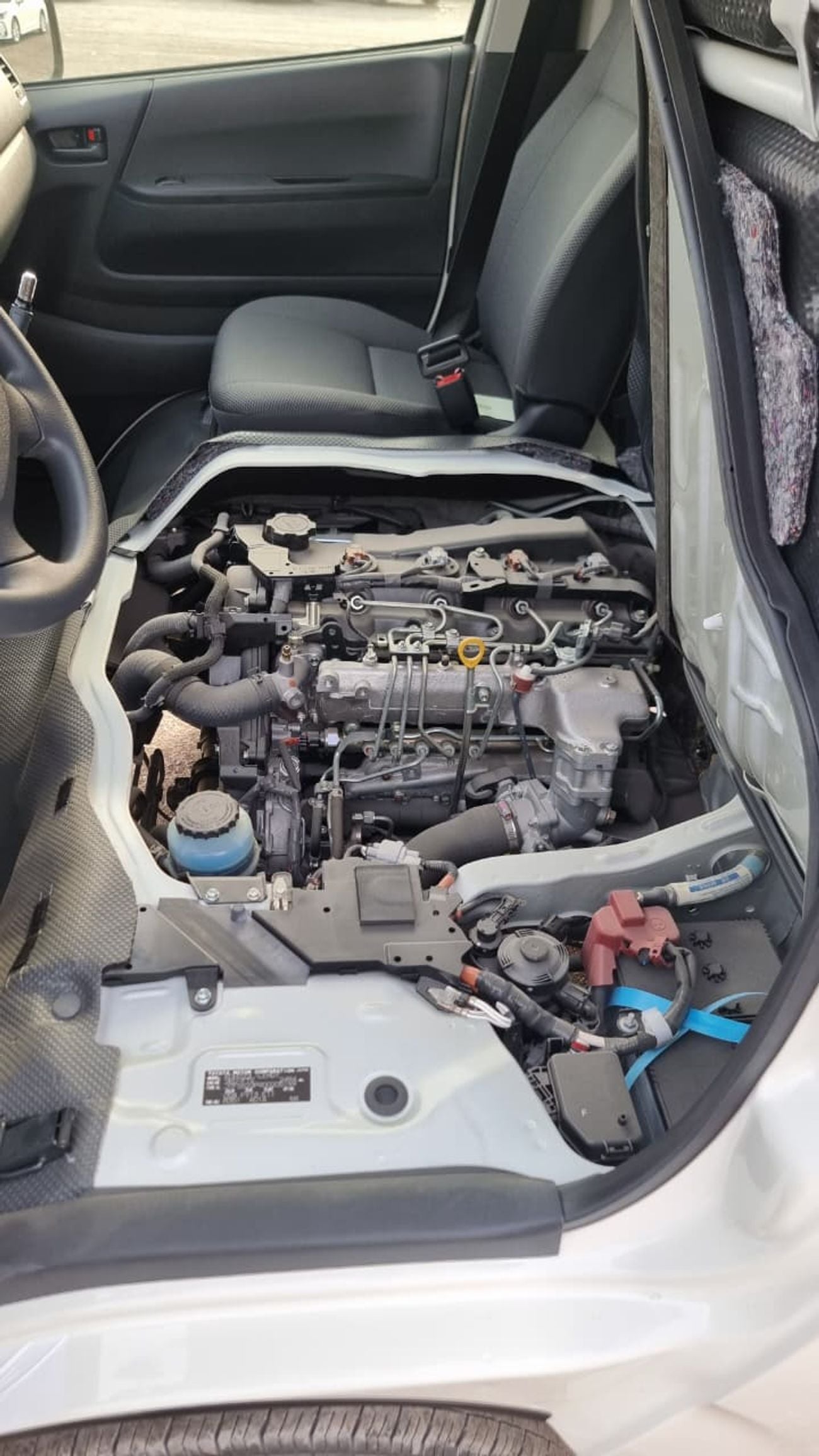 Toyota Hiace STANDARD DSL 2.5L - 4 CYL - MANUAL - DIESEL - REAR WHEEL DRIVER - 13 SEATS - 4 DOOR