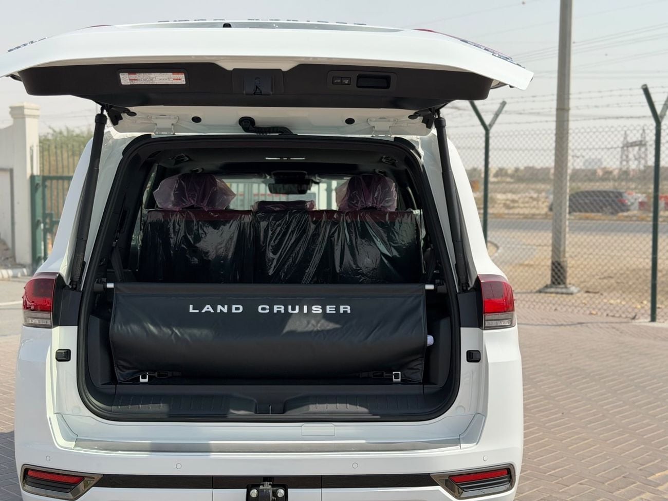 Toyota Land Cruiser VXR Toyota LC300 VXR 3.5 hybrid 2026 full option GCC