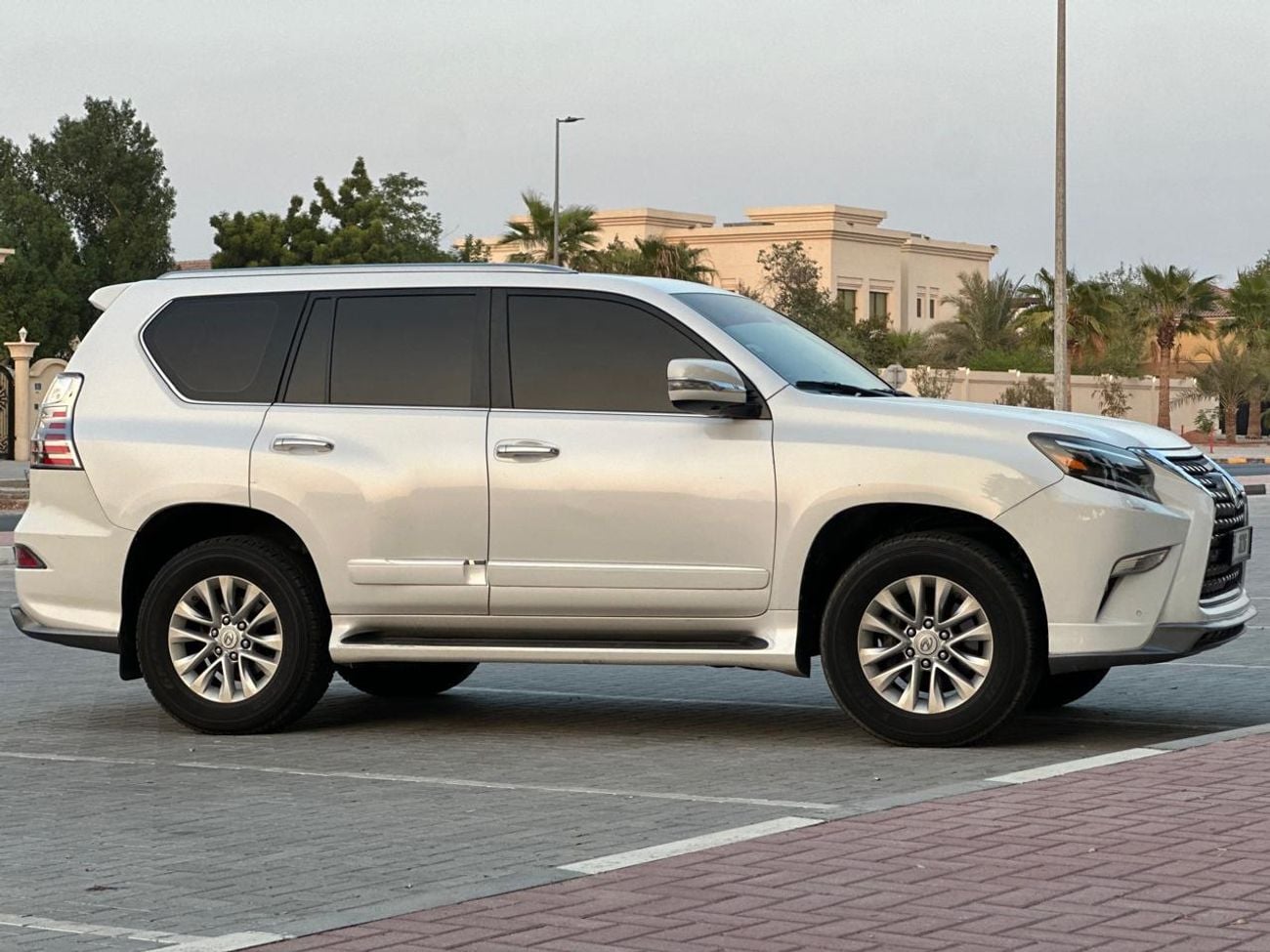 Lexus GX460 GX460 || 4.6L V8 PETROL | SUNROOF | REAR ENTERTAINMENT SCREEN | FULL OPTION
