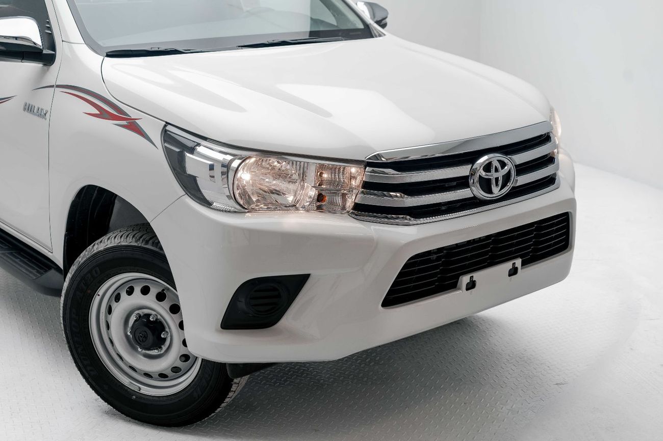 تويوتا هيلوكس 2.7L - Super White Inside Red | Export Only