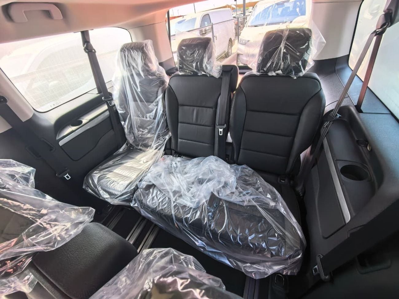 بيجو ترافلر VIP 7 SEATER
