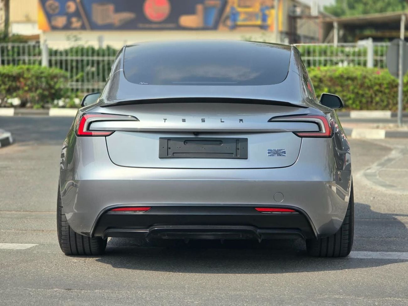 تسلا موديل 3 PERFORMANCE سيارة تسلا موديل 3 بيرفورمانس ذات الدفع الرباعي موديل 2025، خليجية، مع ضمان وكالة تسلا، بحالة ممتازة