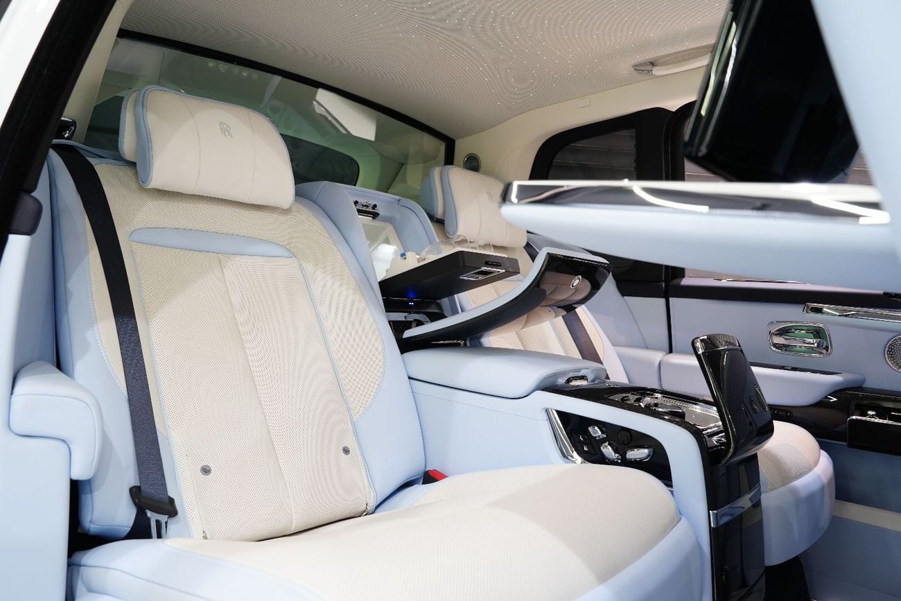 Rolls Royce Cullinan BLACK BADGE Executive Rear Seats, Rear Screens, Bespoke Audio, Dealer Warr + Serv!!