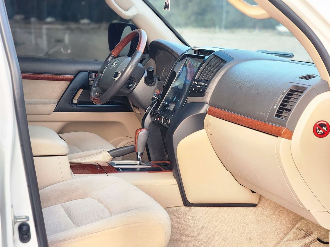 Toyota Land Cruiser GXR V8