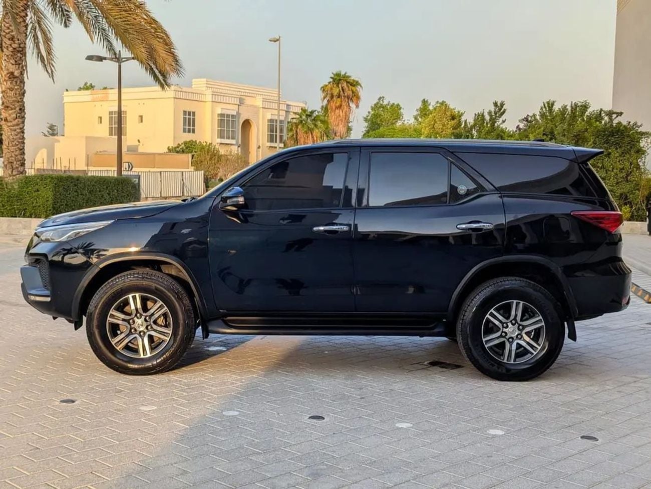 Toyota Fortuner EXR GCC Specs V4 2.7L Interior and Exterior Excellent Condition
