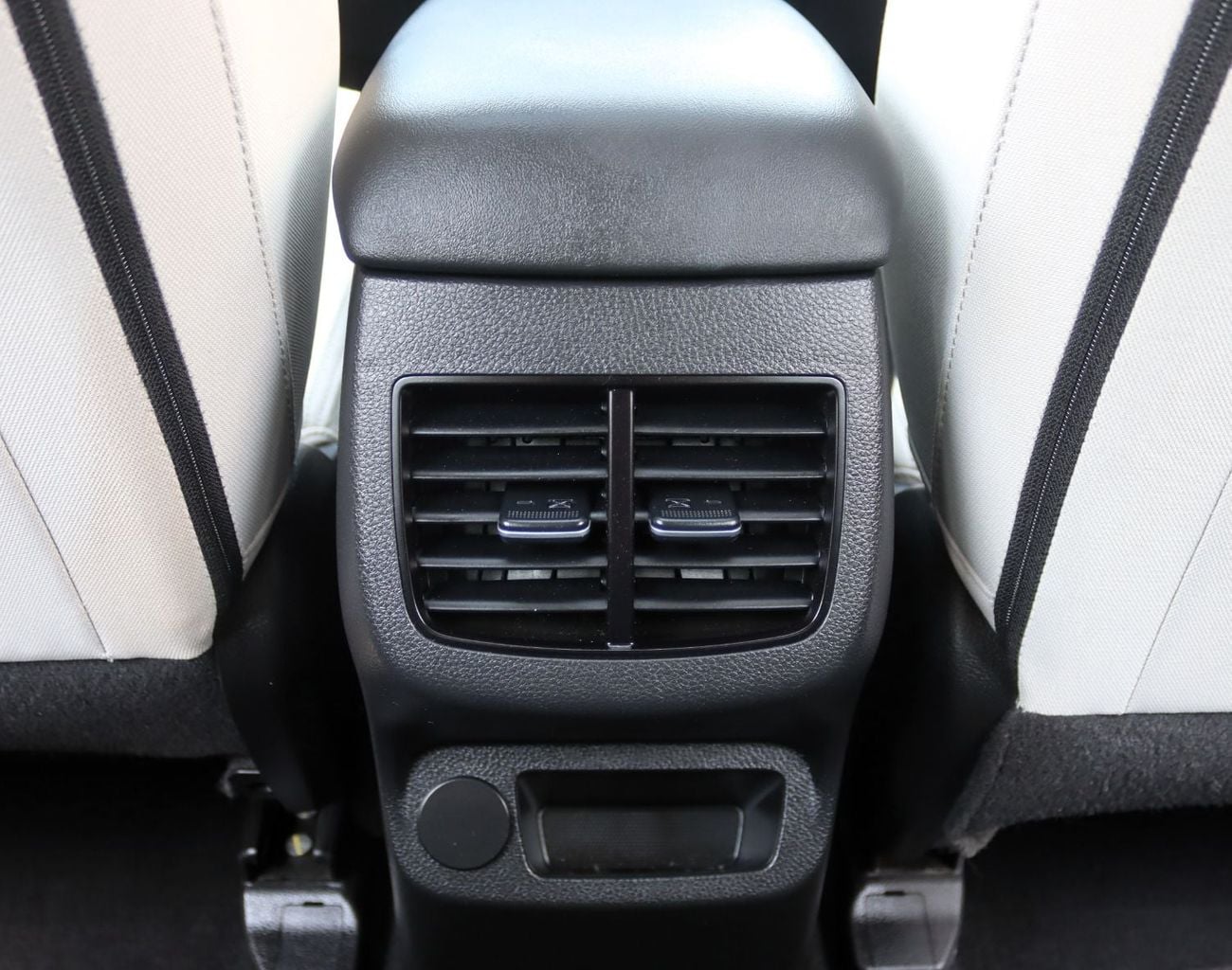 Kia Seltos EX ACCIDENTS FREE - GCC - ORIGINAL PAINT - SUNROOF - ENGINE 1600 CC - PERFECT CONDITION INSIDE OUT