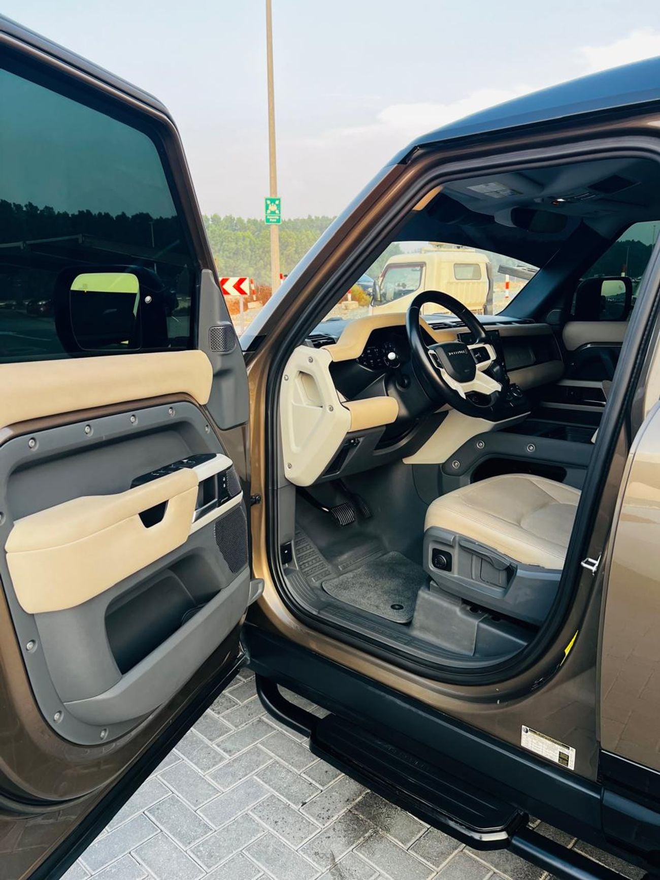 لاند روفر ديفندر 110 HSE P400