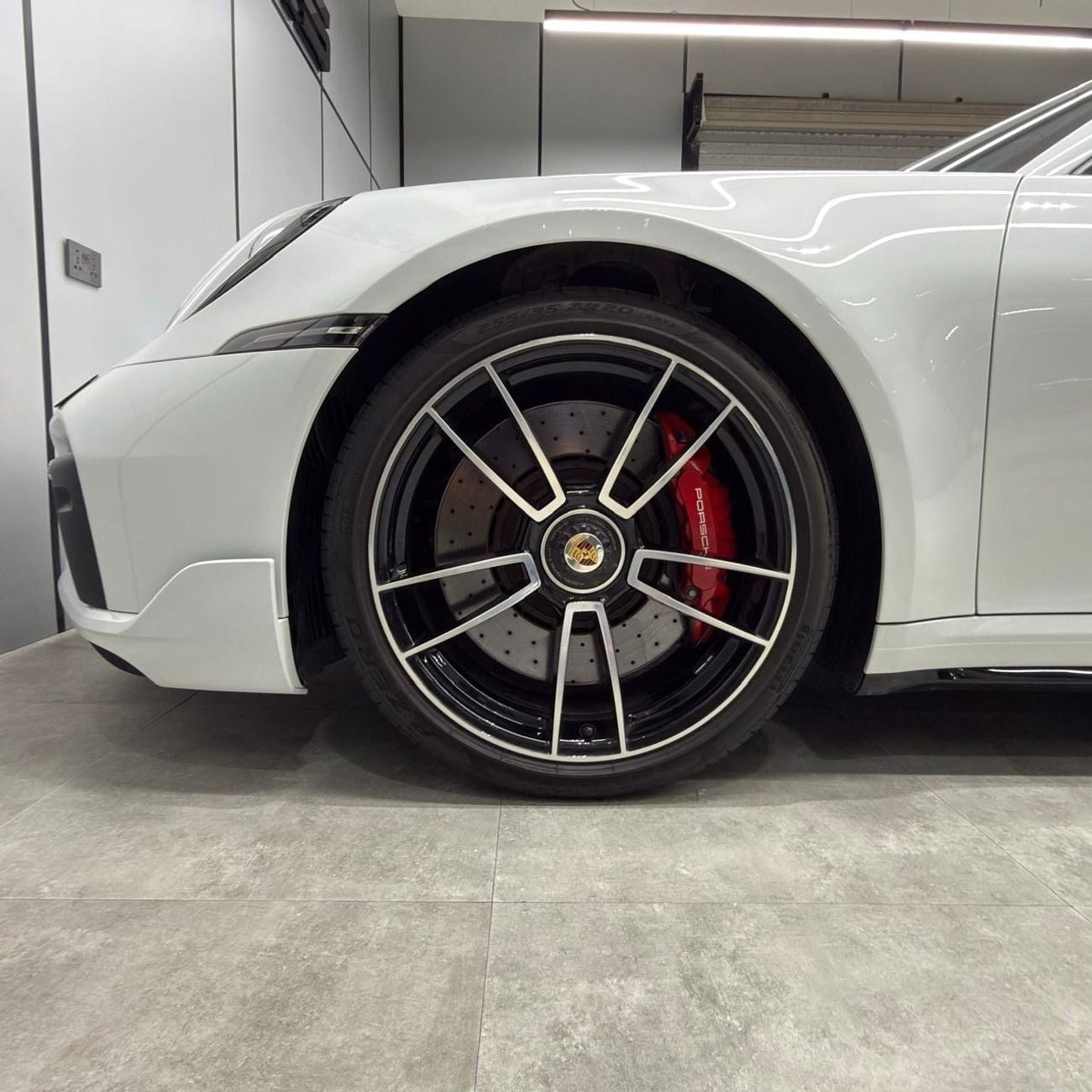 Porsche 911 TURBO GCC under warranty