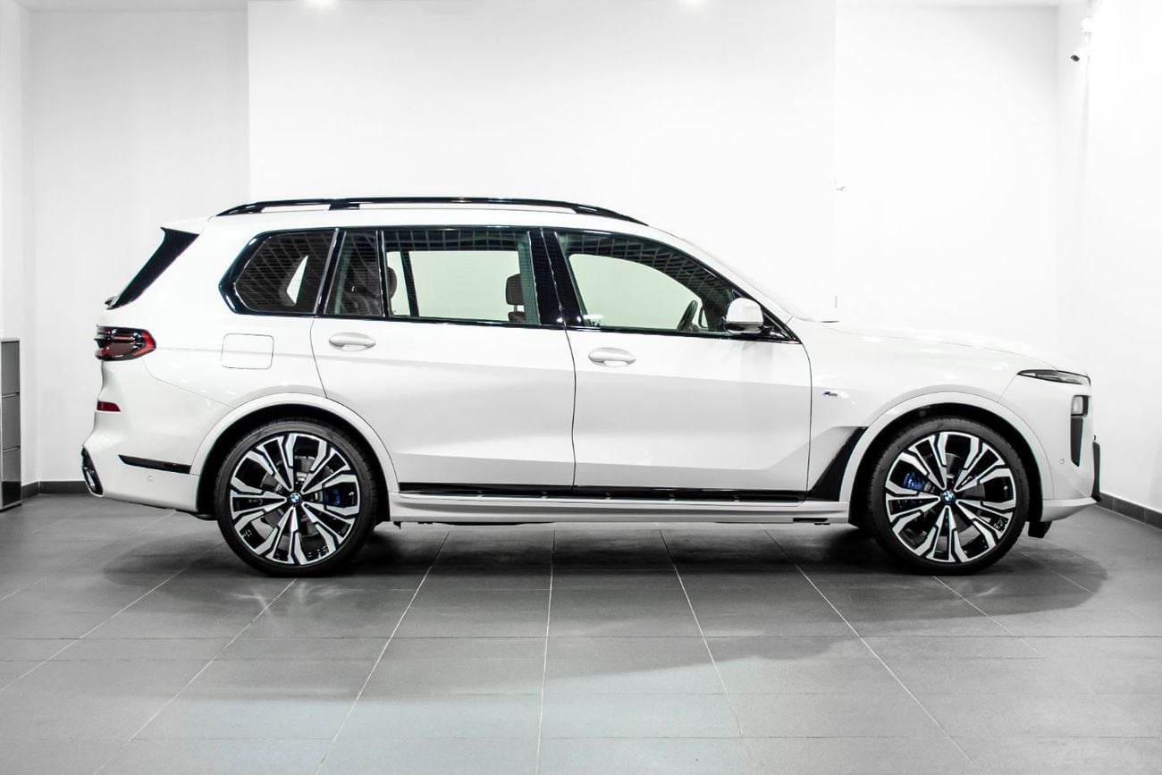 بي أم دبليو X7 XDRIVE40i لوكس M SPORT PACKAGE سيارة X7 xDrive40i الفاخرة مع باقة M الرياضية، 7 مقاعد