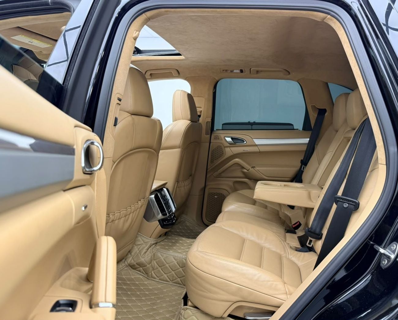 Porsche Cayenne TURBO **2011 Porsche Cayenne Turbo, Excellent Condition, American Specs.