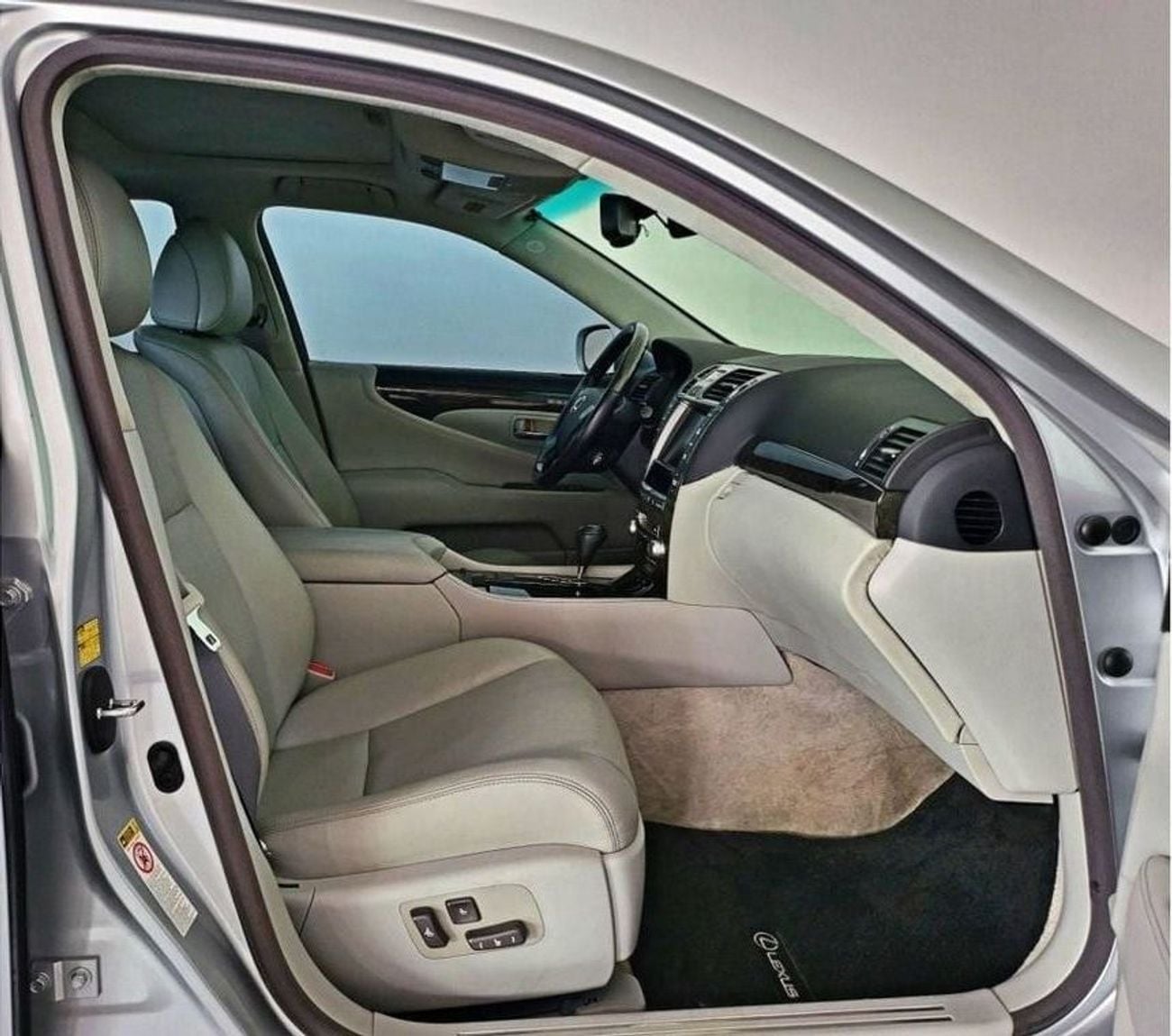 Lexus LS460 PREMIER LWB 4.6L - 8CYL - EXCELLENT CONDITION NO ACCIDENT US SPECS CLEAN TITLE