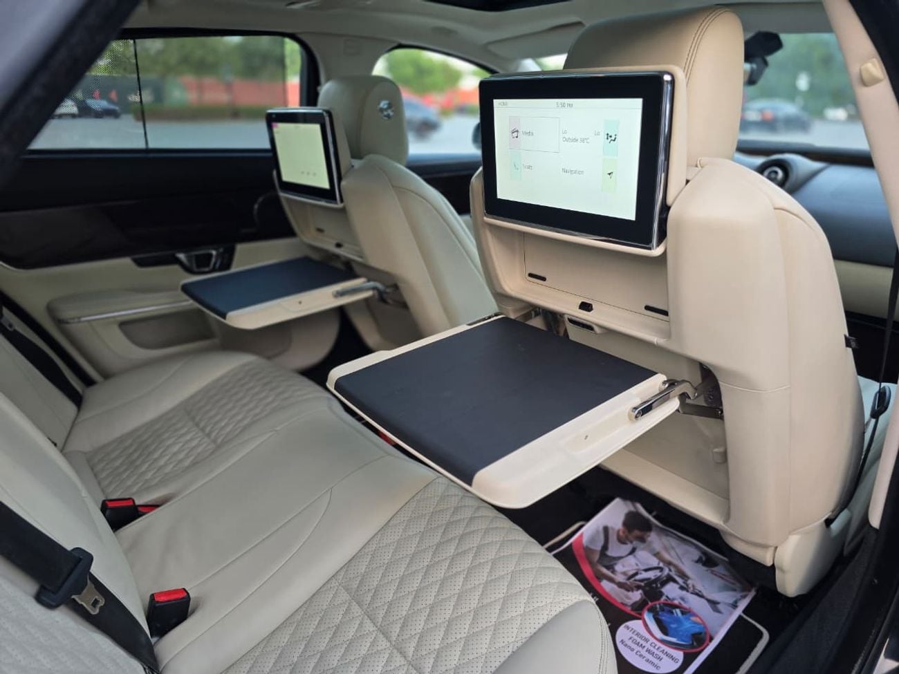 Jaguar XJ 50 - LWB Jaguar XJ 50 / 2019 V6 3.0L GCC Specs | Orginal paint | Accidrnt free | 2Keys | Perfect condition