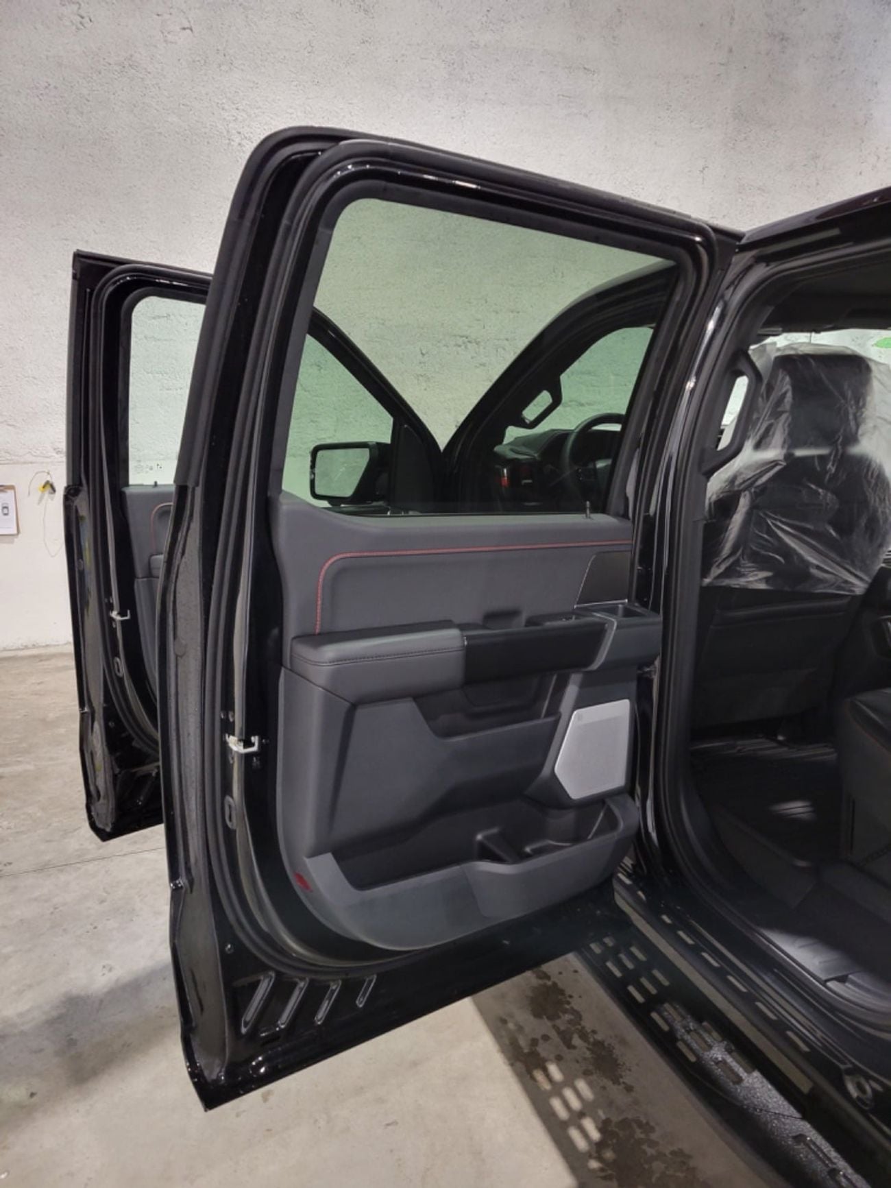 فورد F 150 PLATINUM سيارة جديدة سوبر كرو بمحرك V6 سعة 3.5 لتر