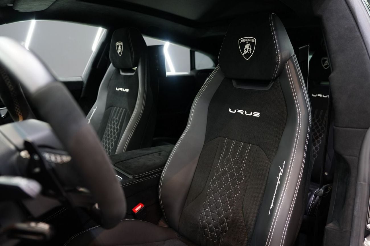 Lamborghini Urus PERFORMANTE 2024 Urus Performante, Full Carbon Pack, Rear Entertainment, Akrapovic Exhaust, Dealer Warr + Serv!!