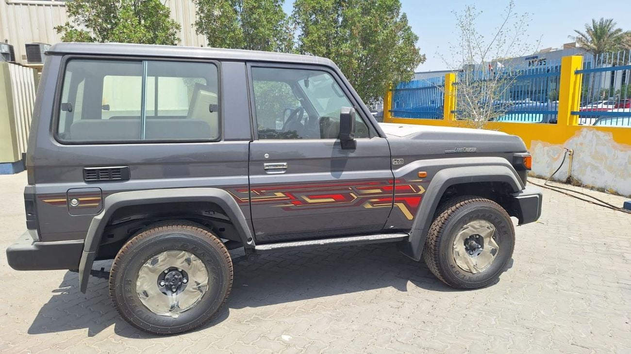 تويوتا لاند كروزر 70 LC71 LX