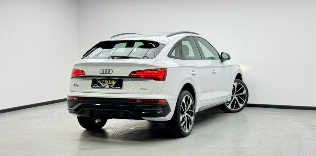أودي Q5 45 TFSI SPORTBACK S-LINE 2024 Audi Q5 45TFSI Quattro S-Line, 2029 Audi Warranty + Service Pack, Low Km, Fully Loaded, GCC