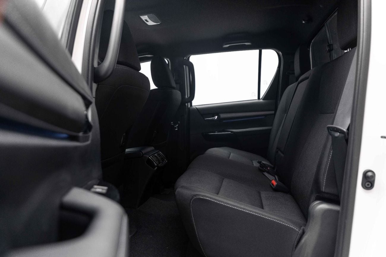 Toyota Hilux ADVENTURE Z 2.8L - PLATINUM WHITE PEAR INSIDE BLACK | EXPORT ONLY