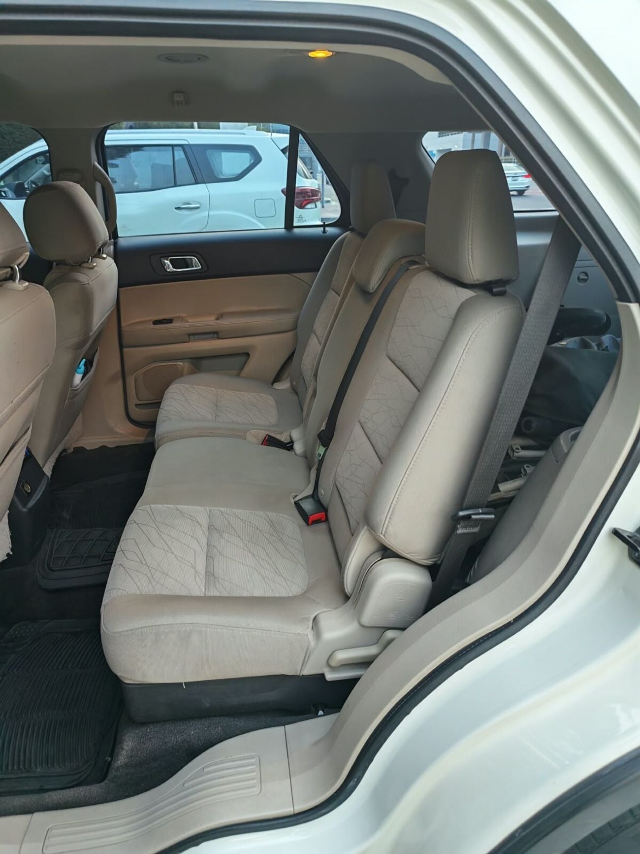 Ford Explorer BASE