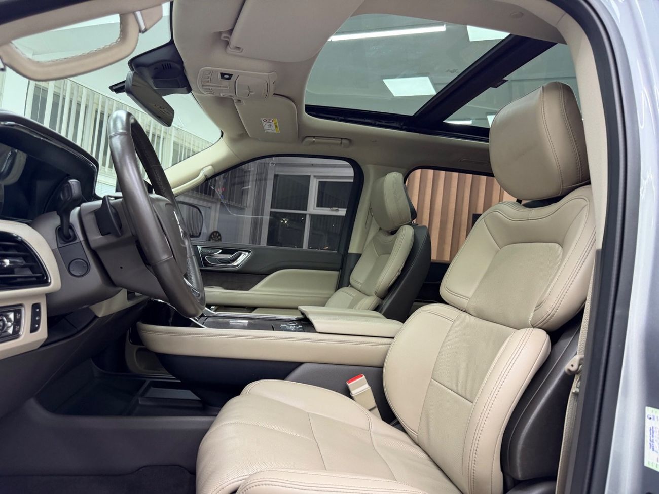 Lincoln Navigator RESERVE GCC .. FSH .. Perfect Condition .. Top Range