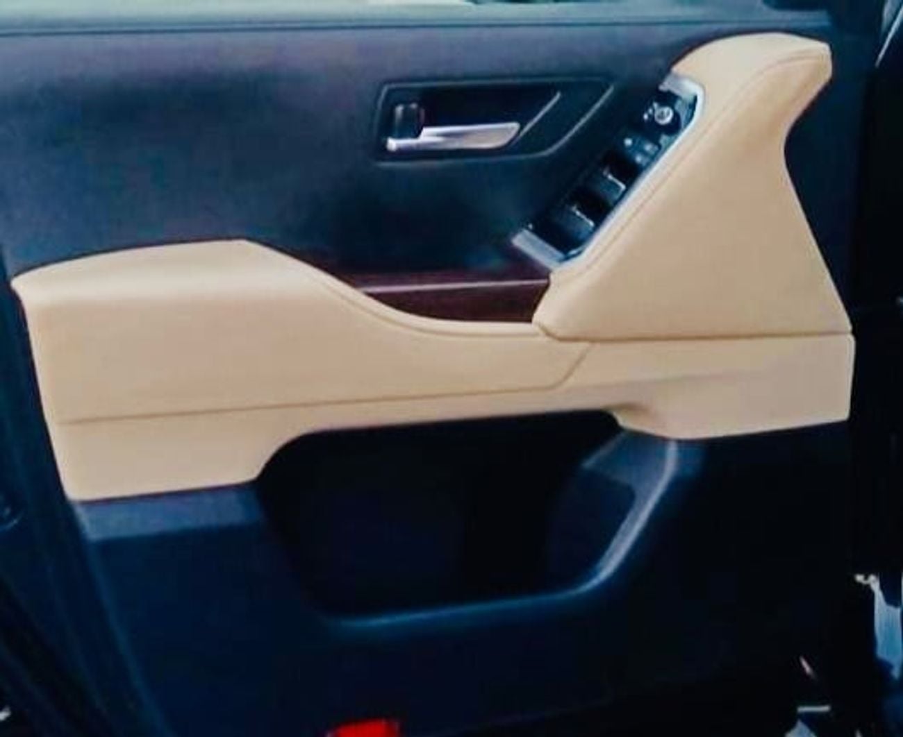 تويوتا لاند كروزر VXR