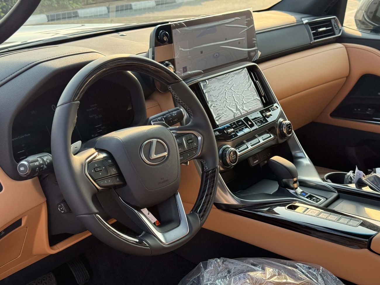 Lexus LX700h SIGNATURE BRAND NEW GCC SPEC UNDER WARRANTY AND SERVICE