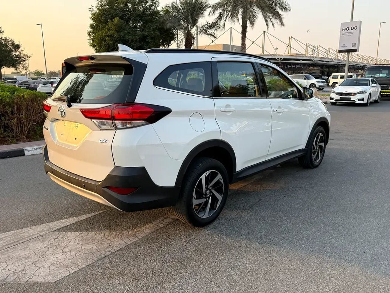 Toyota Rush EX - GCC Specs - Perfect Family