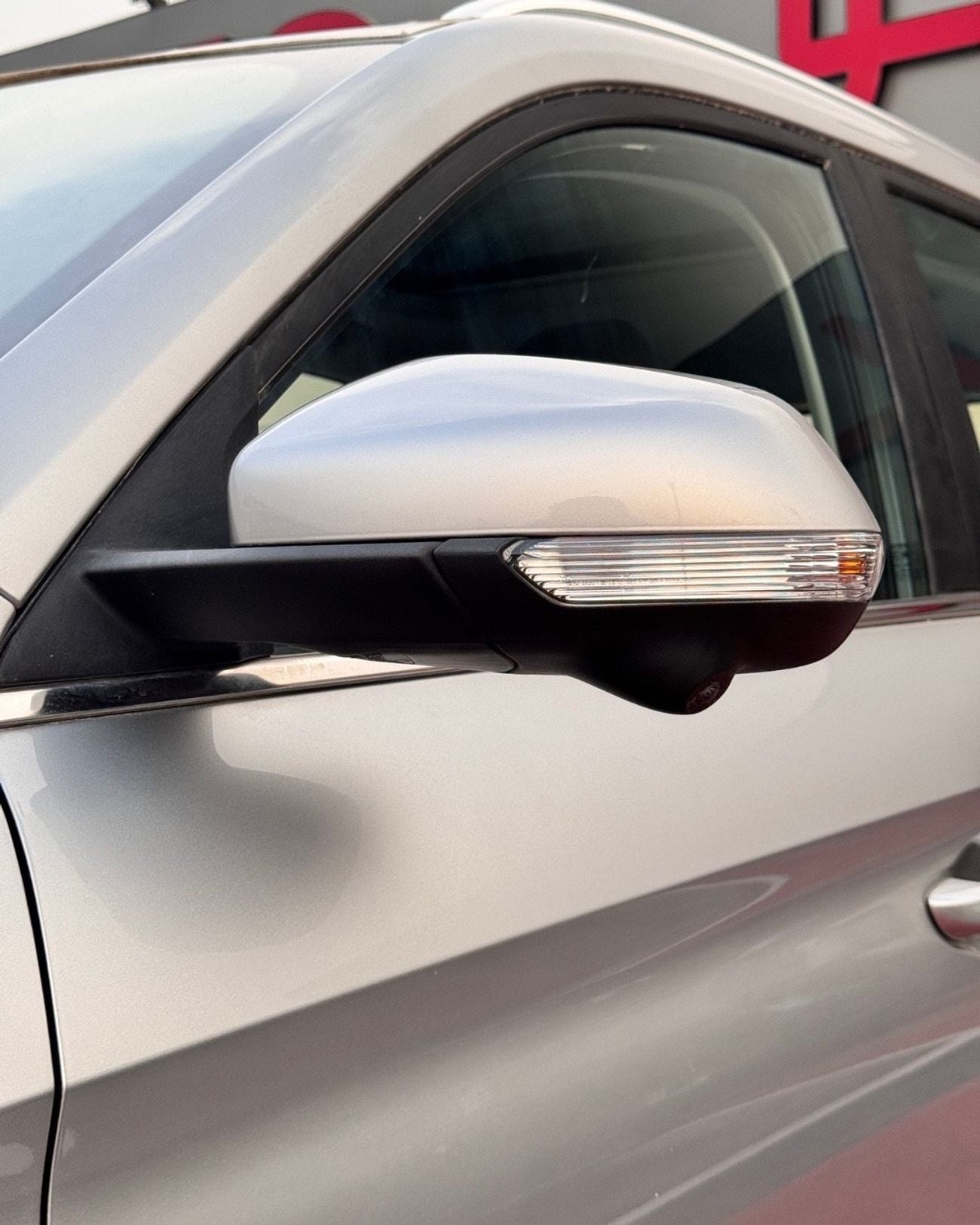 أم جي ZS LUX