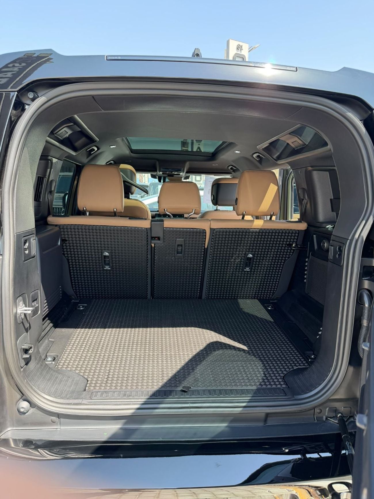 Land Rover Defender 110 X-DYNAMIC SE P400