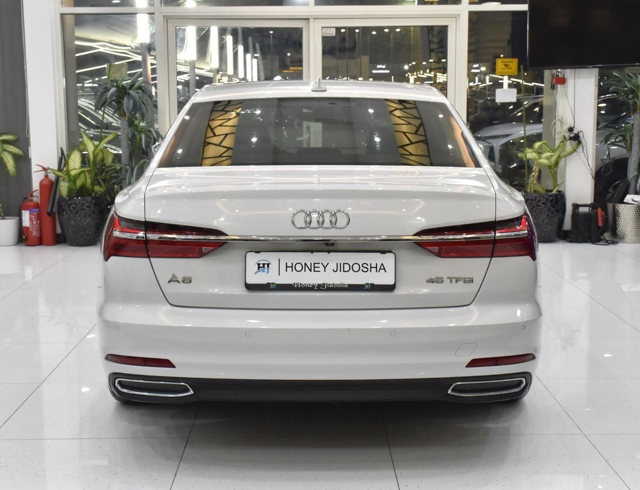 أودي A6 45 TFSI عرض ممتاز لسيارة أودي A6 45TFSi (موديل 2020) باللون الأبيض بمواصفات خليجية
