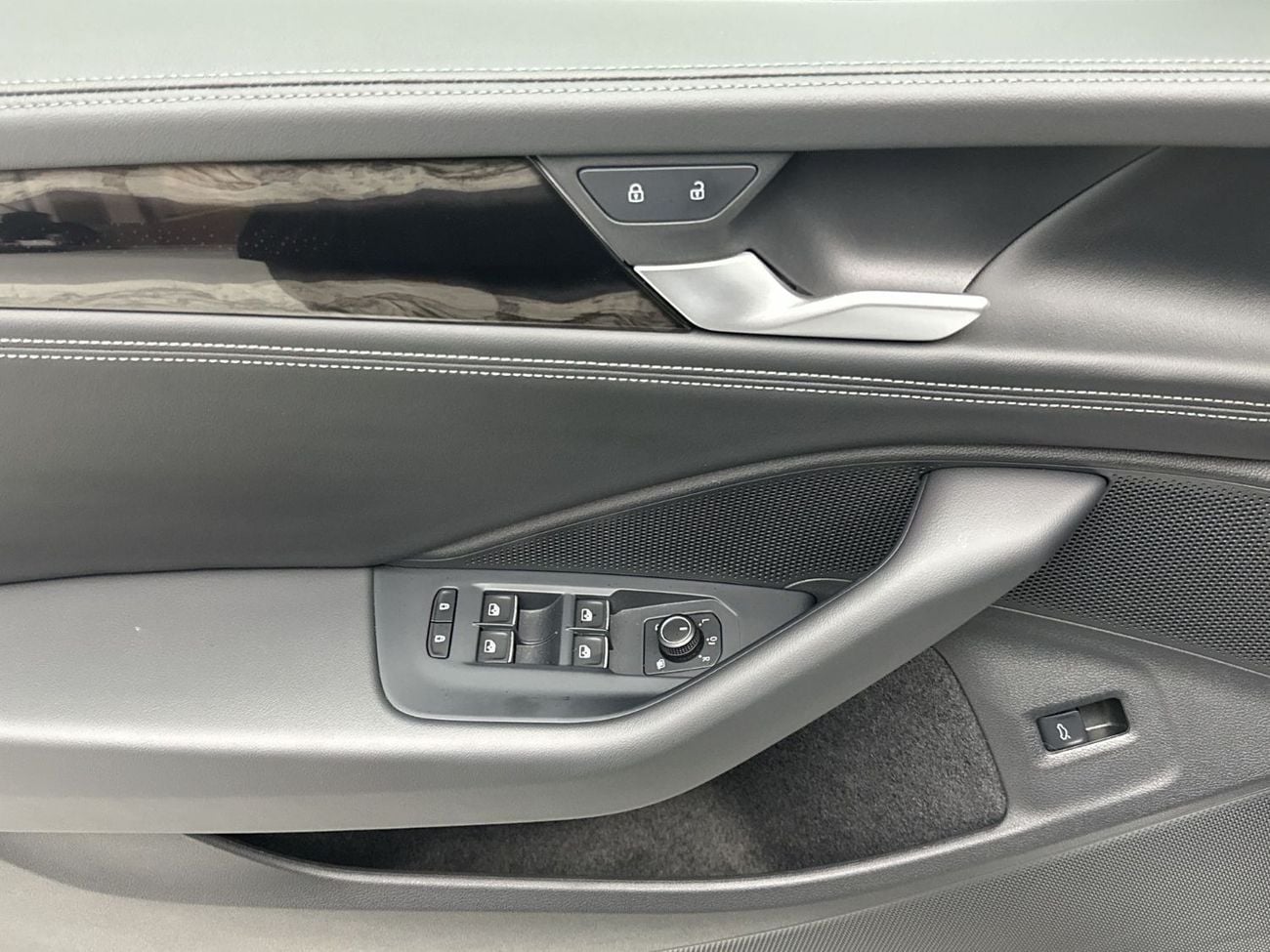 Volkswagen Passat HIGHLINE Passat B-Line Comfortline 1.5L | Ex-Demo | Full Safety Package | ACC | Keyless Entry | LED Headlight