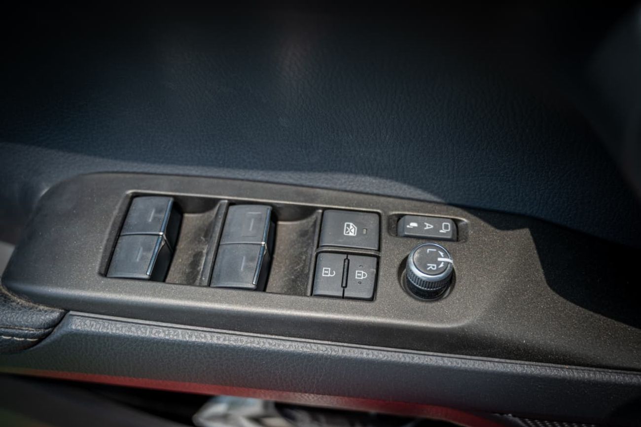 Toyota Camry E HEV 2.5L Automatic 2025