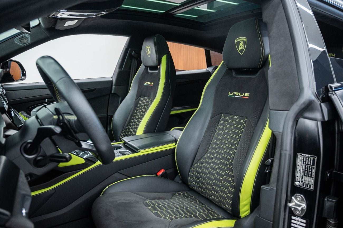 Lamborghini Urus STANDARD Pearl Capsule – European Specs – Accident Free