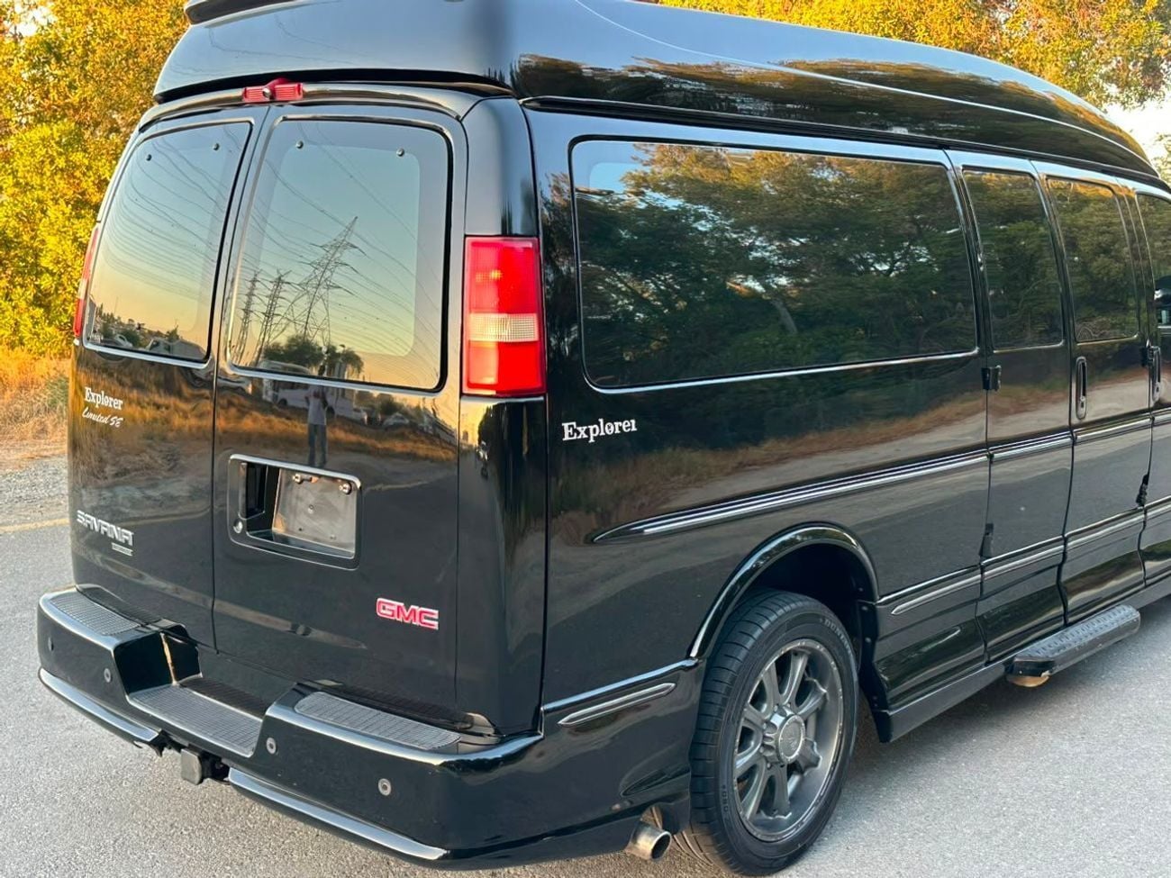 جي أم سي سافانا GMC SAVANA 2013 GCC // VIP ROOM // TV // ACCIDENT FREE // PERFECT CONDITION // 9 SEATS