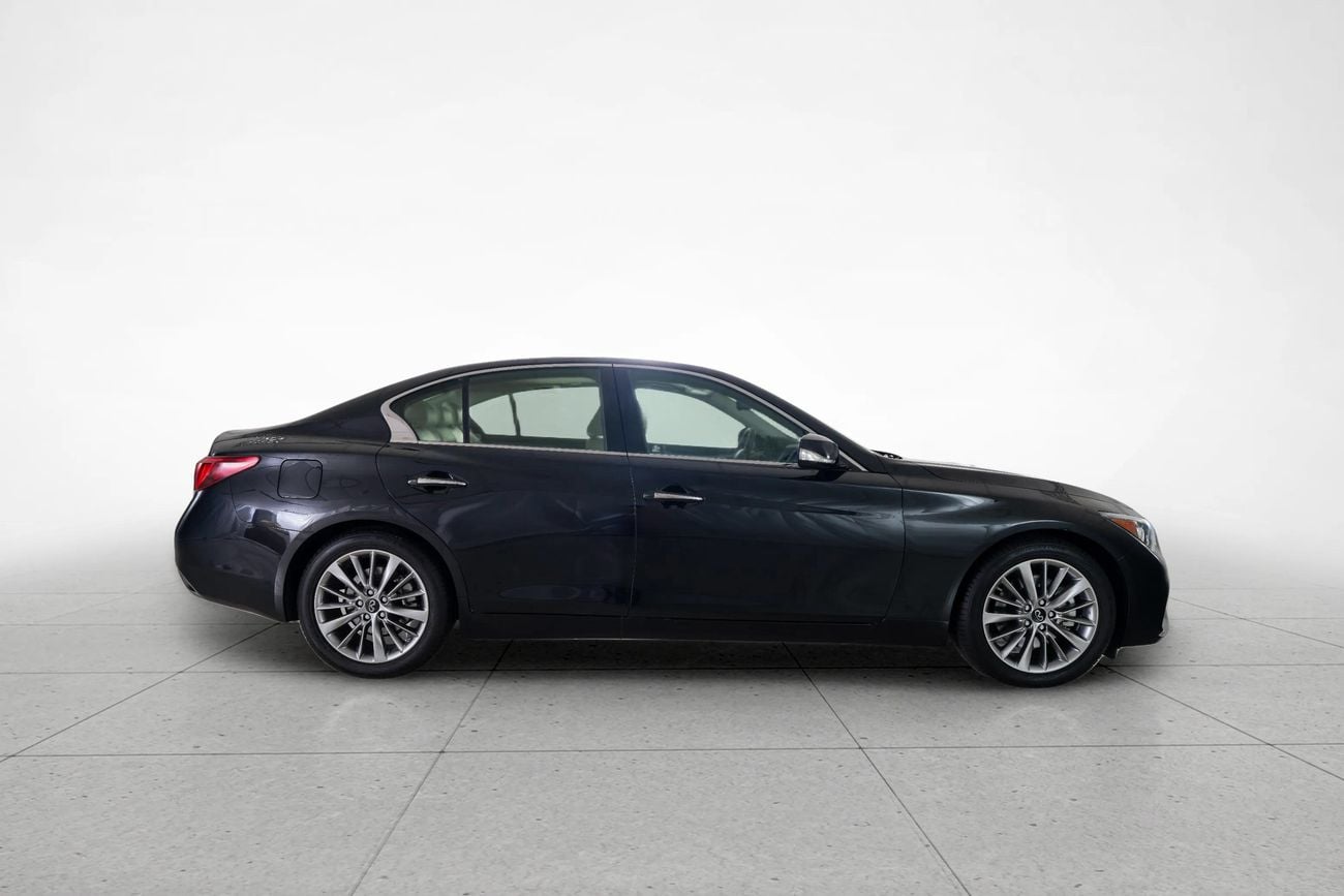 Infiniti Q50 LUXE 3.0