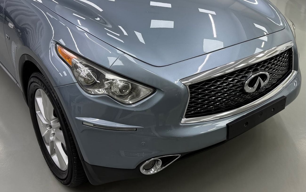 Infiniti QX70 LUXURY GCC .. Perfect condition .. V6 .. Top Range
