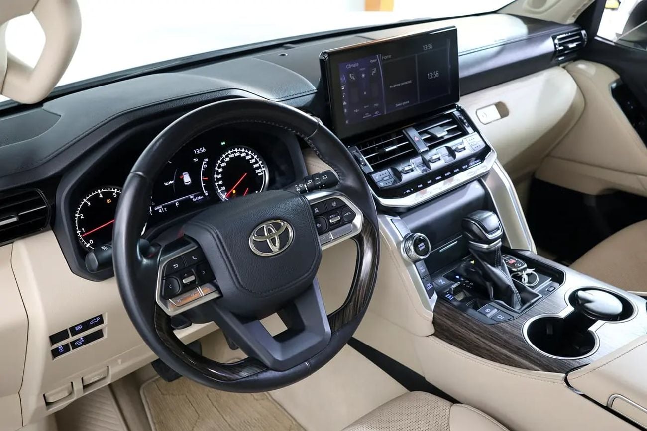 Toyota Land Cruiser VXR GCC Specs-Under warranty-in impeccable condition
