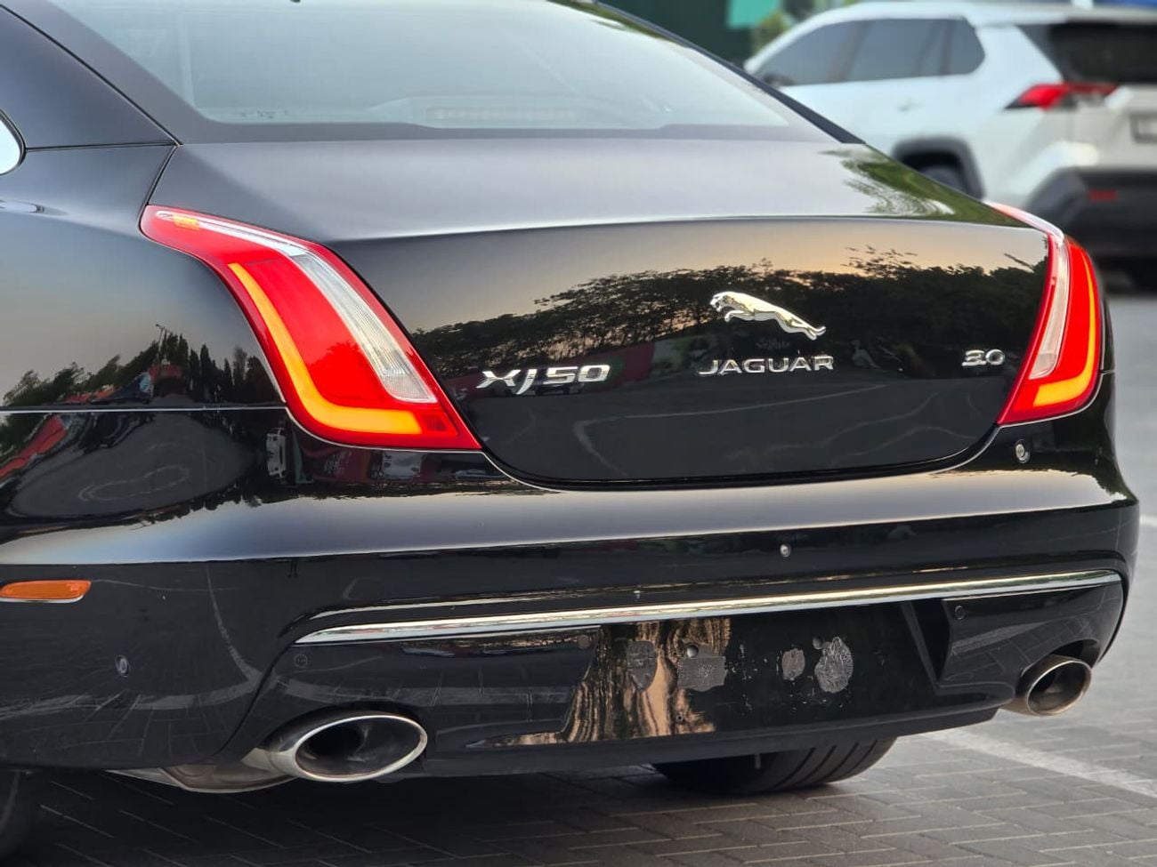 Jaguar XJ 50 - LWB Jaguar XJ 50 / 2019 V6 3.0L GCC Specs | Orginal paint | Accidrnt free | 2Keys | Perfect condition