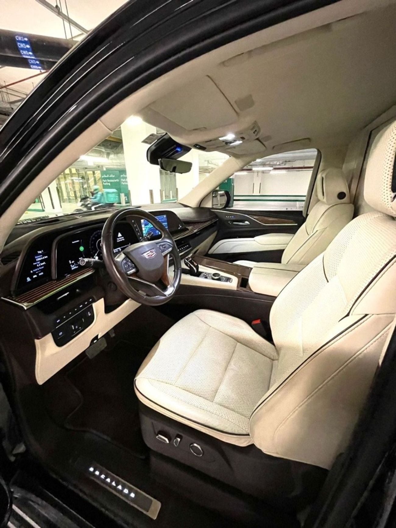Cadillac Escalade Sport Platinum 6.2L 4WD