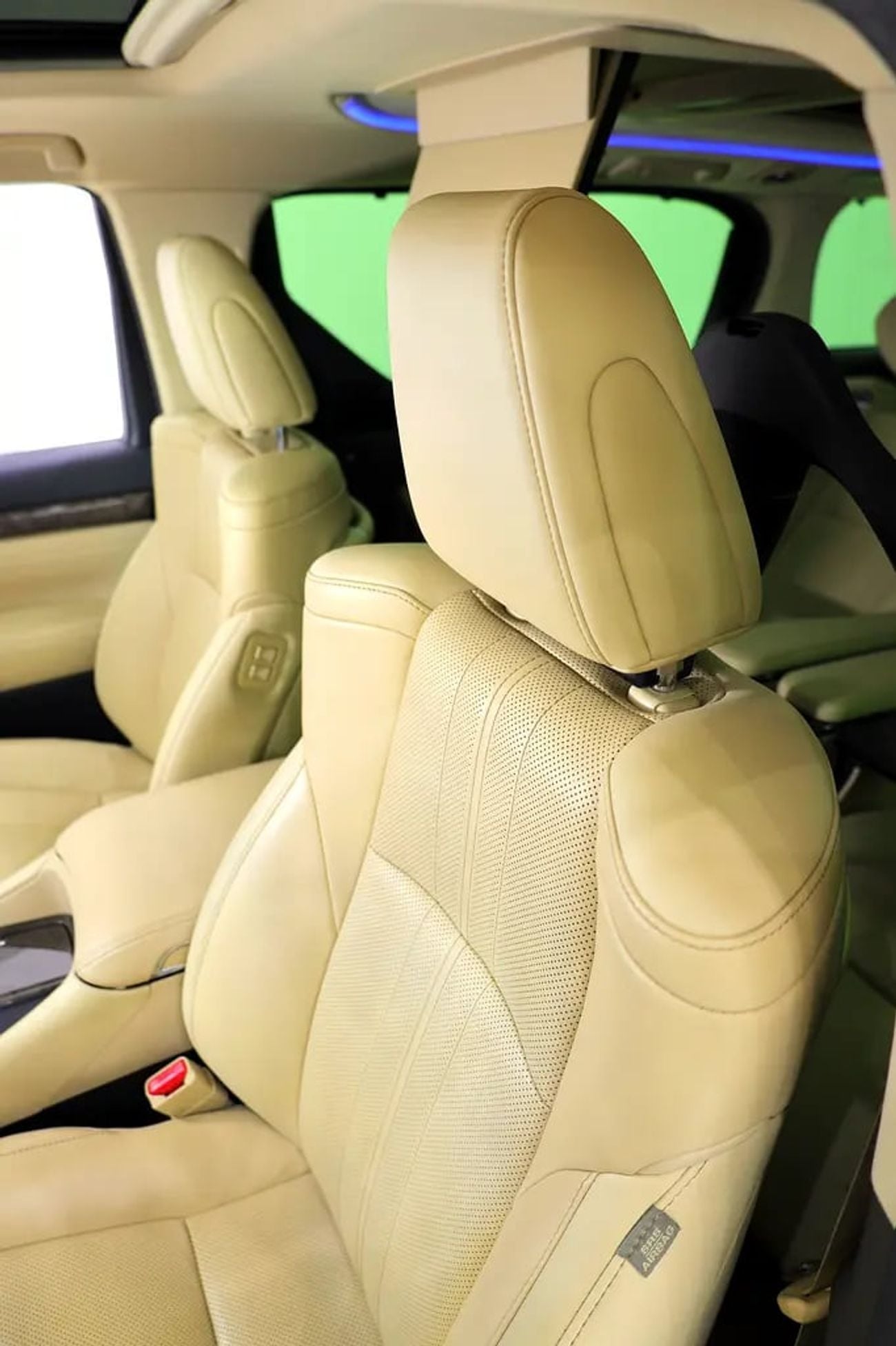 تويوتا ألفارد Executive VIP Lounge V6 - 296 HP - FULLY LOADED - LIKE CONDITION