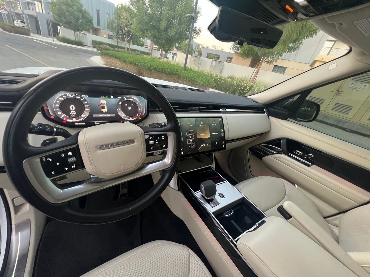 Land Rover Range Rover P400 SE LWB