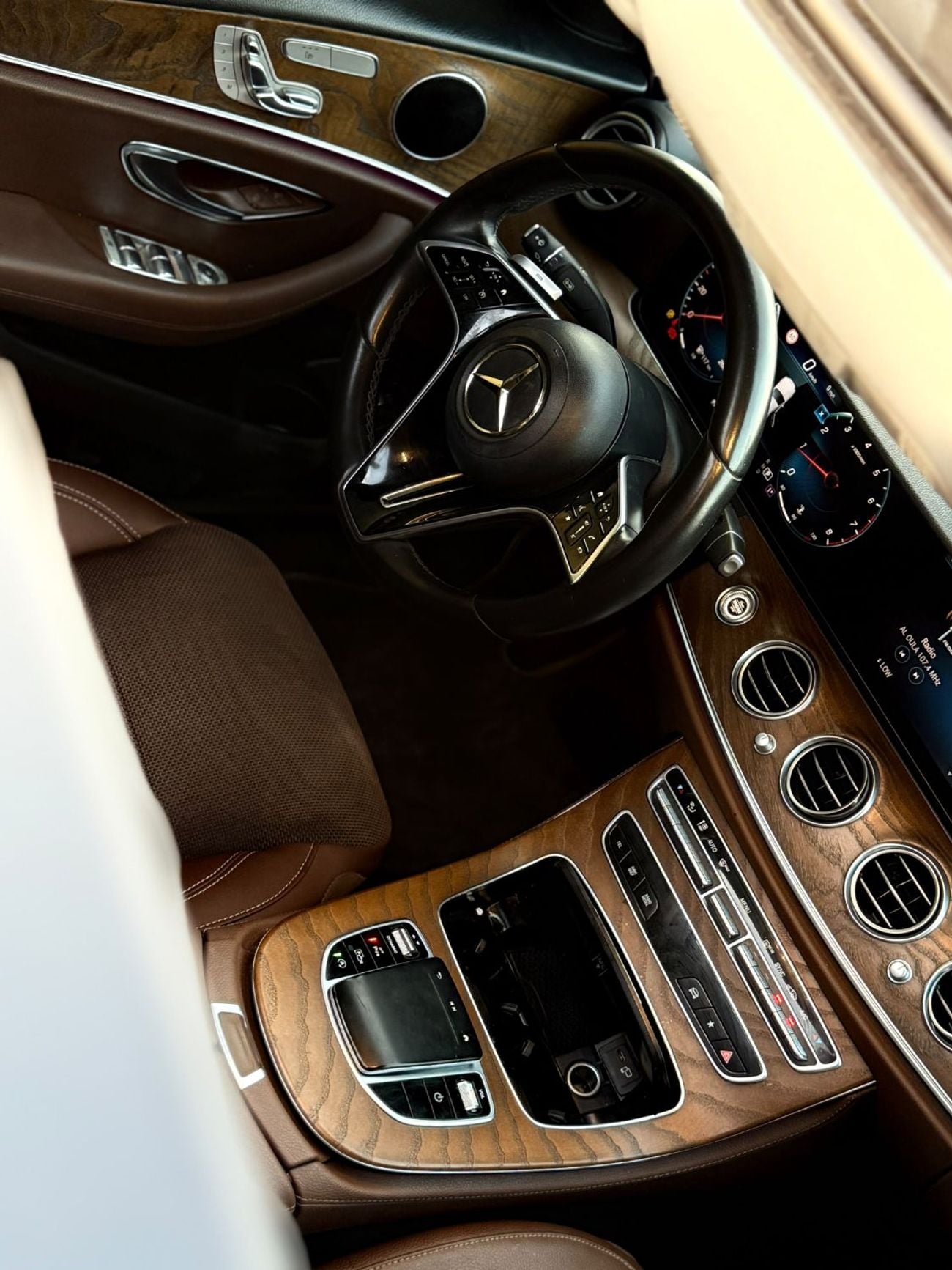 Mercedes Benz E200 PREMIUM