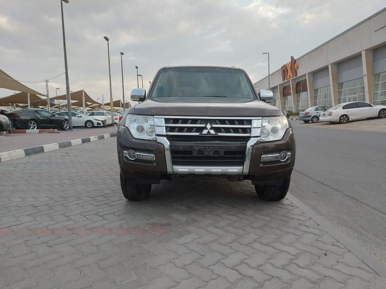 ميتسوبيشي باجيرو GLS MIDLINE