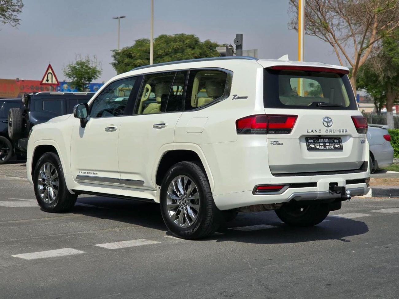 Toyota Land Cruiser VXR LUXURY 2022 GCC AL FUTTAIM SINGLE OWNER IN MINT CONDITION