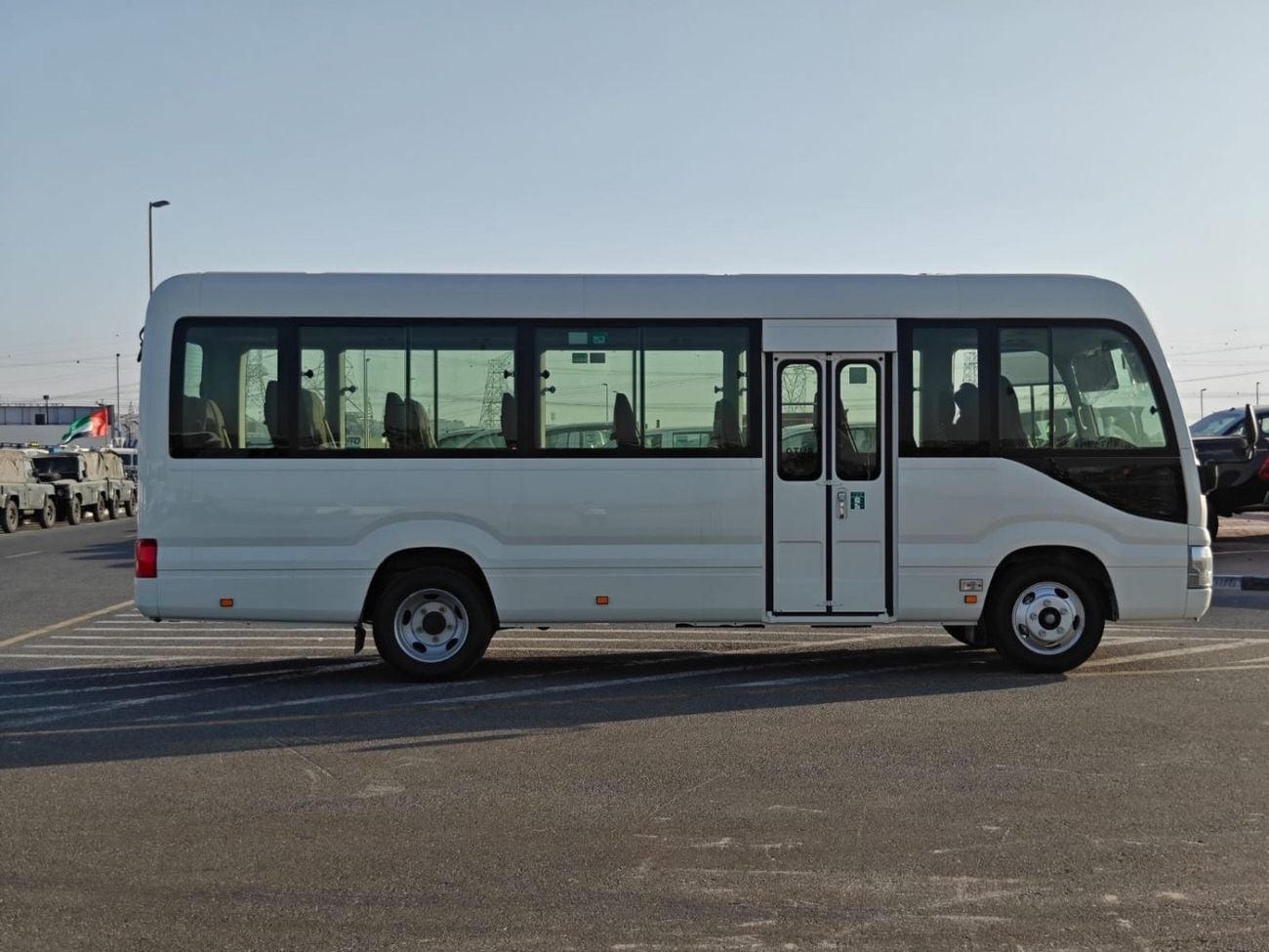 تويوتا كوستر 4.2L V6 DIESEL | 23 STR | M/T | AUTO DOOR | LUGGAGE RACK| MY2026