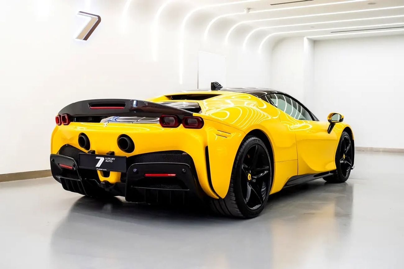 فيراري SF90 ستراديل ASSETTO FIORANO WITH WARRANTY AND SERVICE AL TAYER