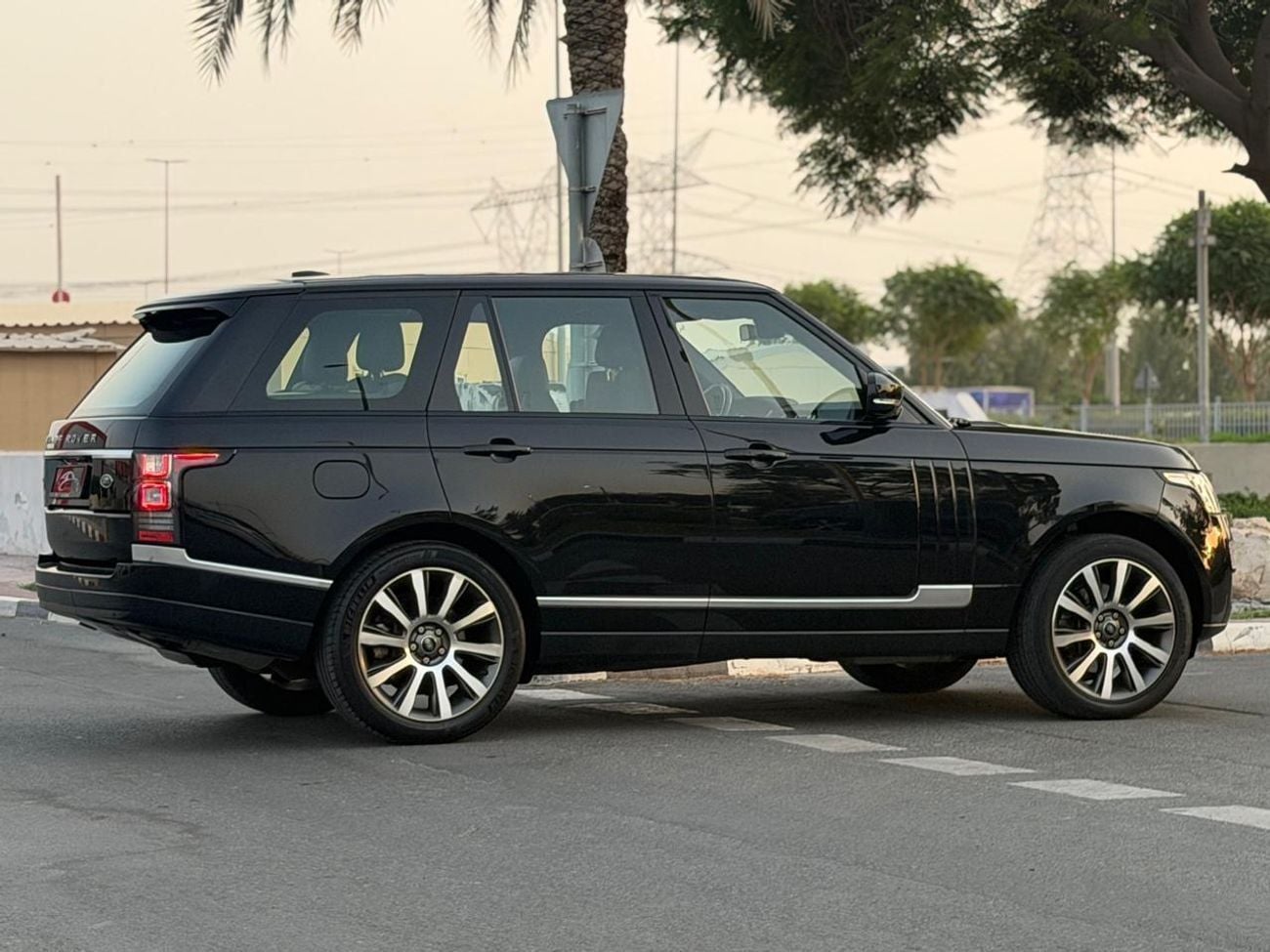 Land Rover Range Rover HSE Land Rover Range Rover HSE 2016 GCC Specs Full Service History 2 Keys First Owner One Year Warranty