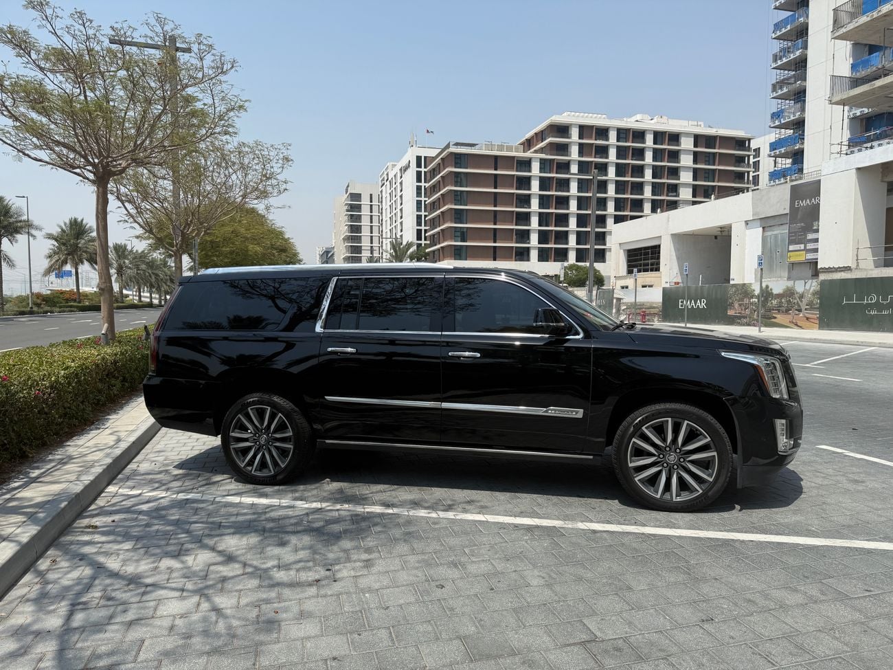 Cadillac Escalade ESV Platinum Luxury